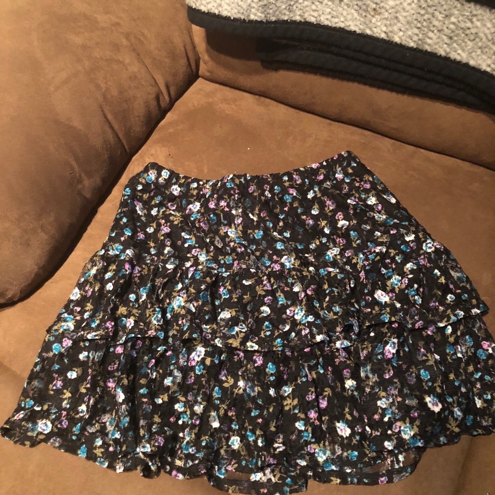 Black with small flowers ruffle skirt size M